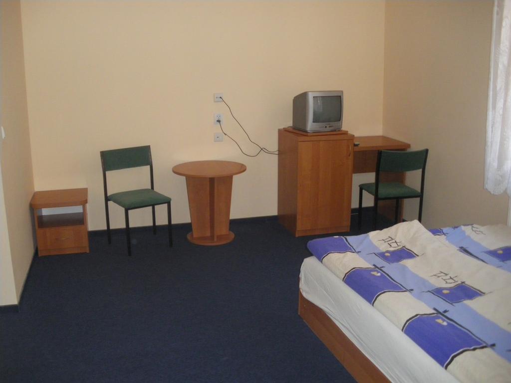Osrodek Wypoczynkowy Ognisko Hotel กรินีซา ดรอยจ์ ภายนอก รูปภาพ